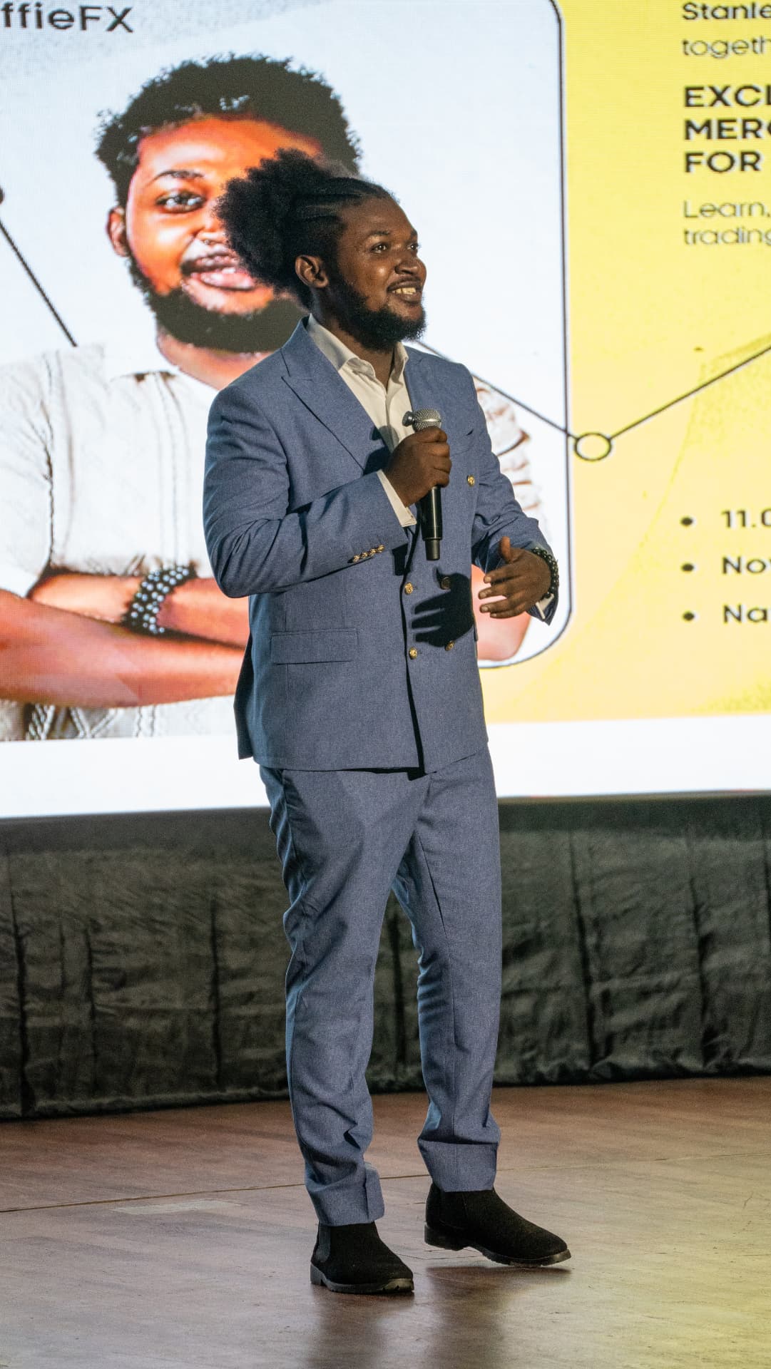 Coffie FX speaking to traders on stage